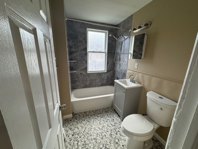 Photo - 193 Winnikee Ave Unit APT 1