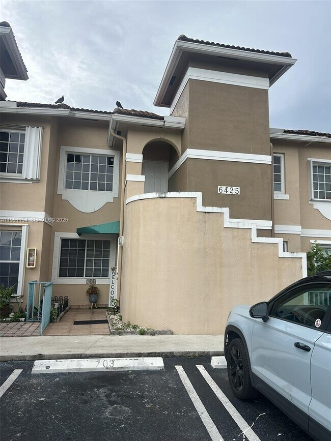 Building Photo - 6425 SW 130th Pl Unit 704