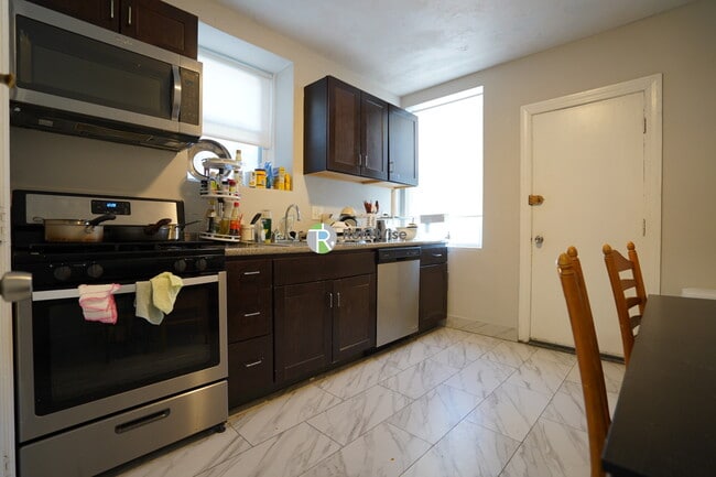 Photo - 146 Chiswick Rd Unit 3