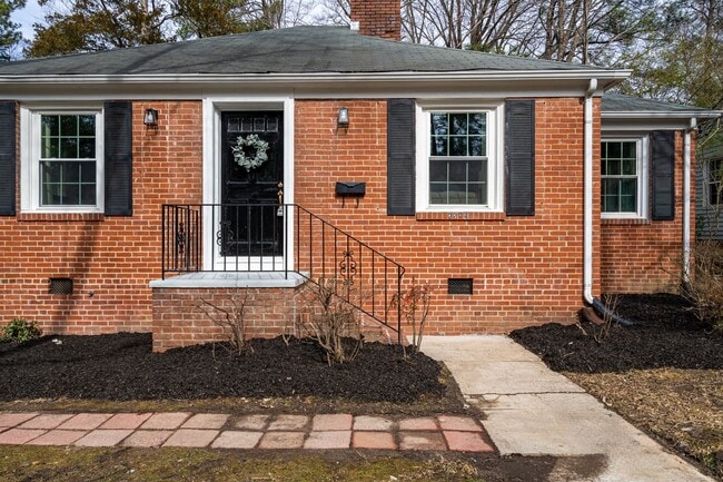 3 Bedroom 1 Bathroom Home in Durham - 3 Bedroom 1 Bathroom Home in Durham