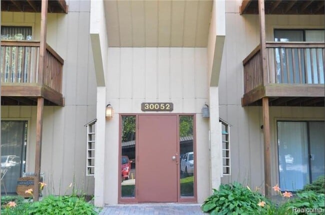 Photo - 30052 W 12 Mile Rd Unidad 69 Rental