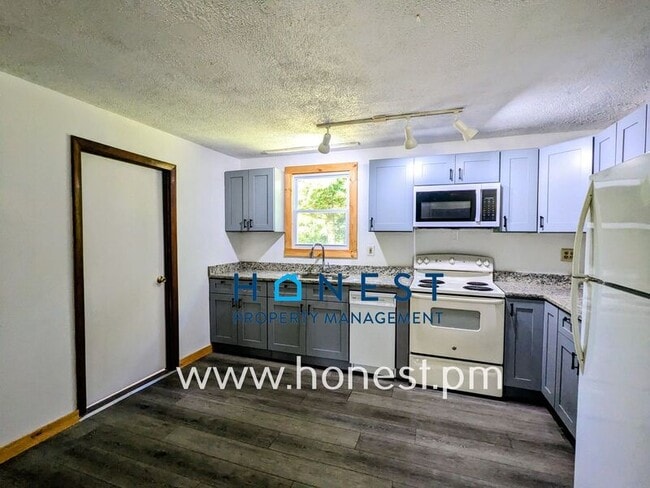 Photo - 2496 N Belfast Ave Unidad 1