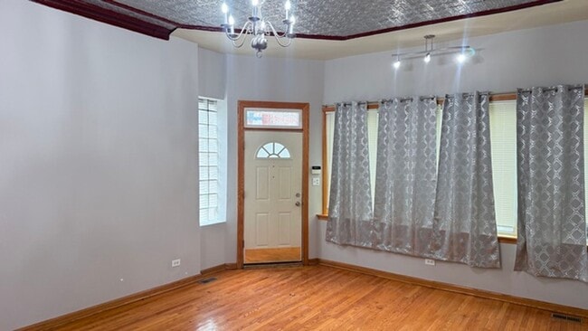 Photo - 1086 N Marshfield Ave Unit 1F