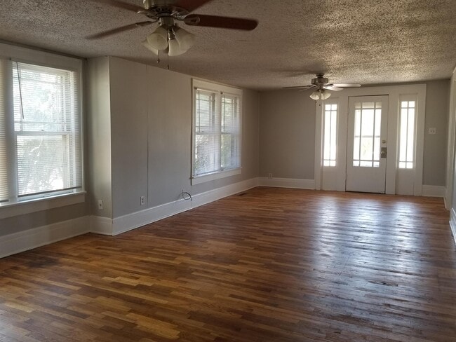 Photo - 702 S Washington St