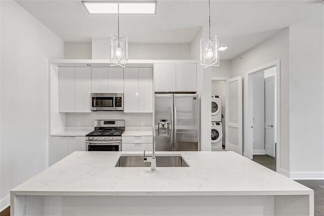 Photo - 119 Peter St Unit 406