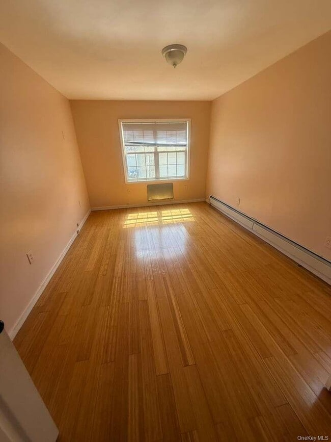 Photo - 192-23 116th Rd