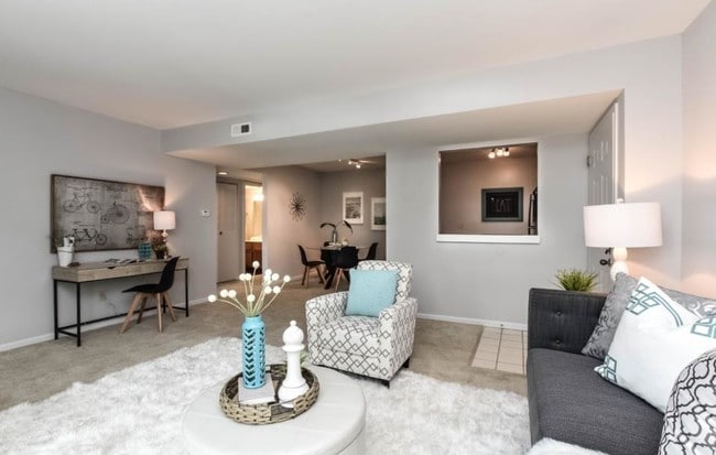 Photo - Bonhomme Village