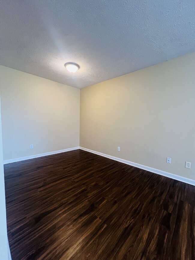 Photo - "Charming 2-Bedroom Gem in Clarksville – Cozy 965 Sq Ft Retreat!" 3854D Northeast Dr. Clarksville...