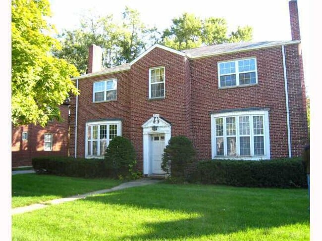 Renovated 2BD/1BA Apartment | Bexley Area | Hardwood Floors | Pets Welcome