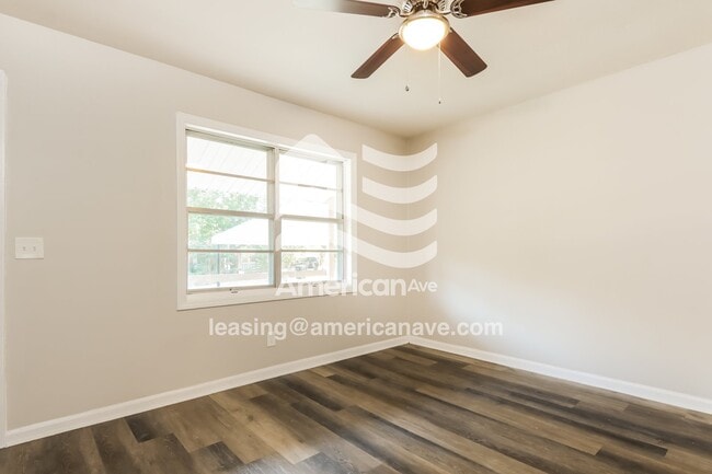 Photo - 1838 Emerson Ave