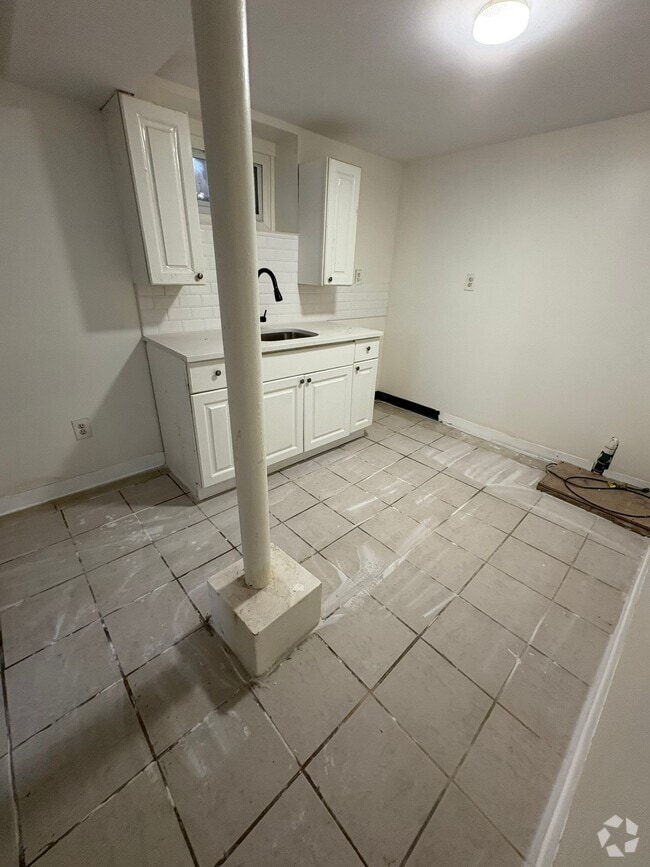 Building Photo - 53 39th St Unit Basement Rental