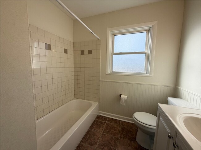 Photo - 854 Loekes Dr