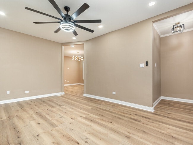 Photo - 7634 S May St