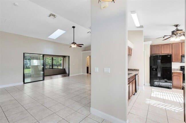 Photo - 4924 Raylene Way