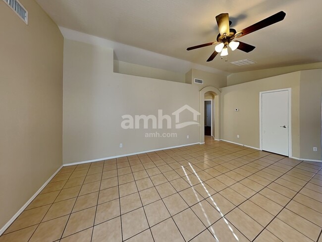 Photo - 2127 E Danbury Rd