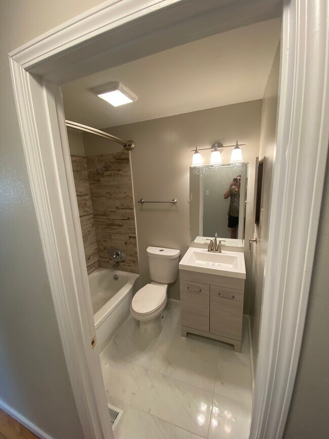 Photo - 6120-24 Vermont Ave Unidad 6120