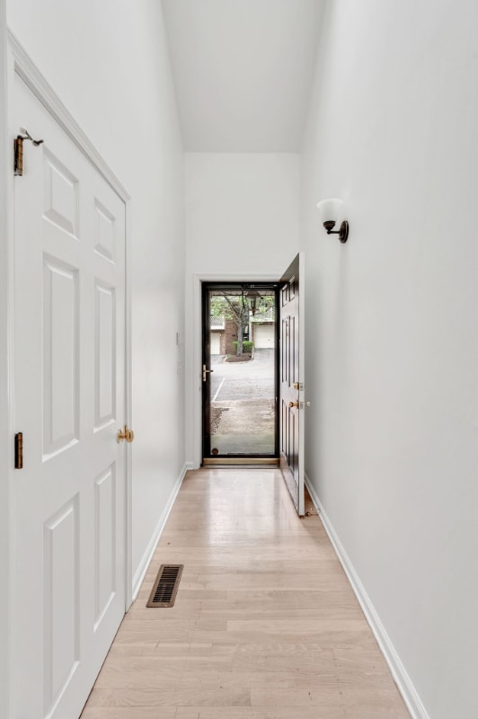 Photo - 268 Glenstone Cir