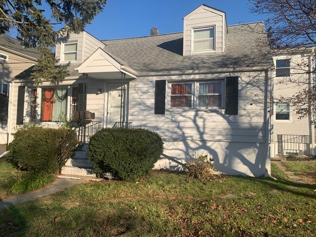 Building Photo - 28 Horton St Unit 2