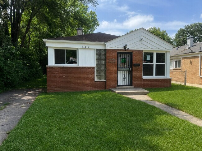 Building Photo - 14428 University Ave