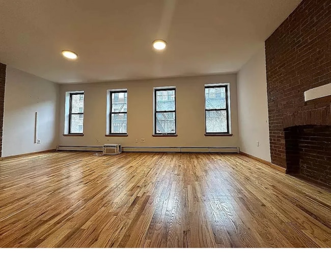 Building Photo - 3 bedroom in NYC NY 10036 Unit 4 Rental