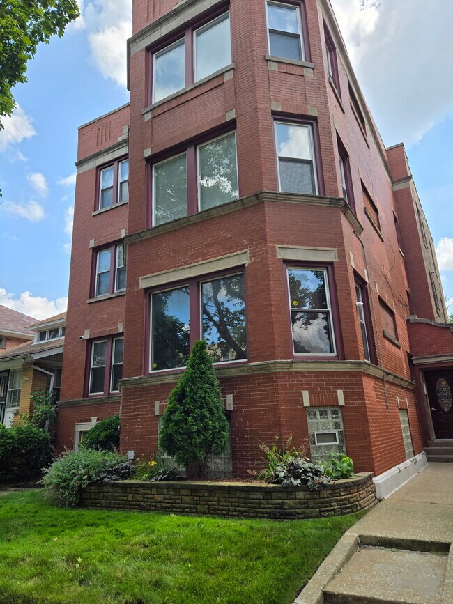 Building Photo - 2043 E 72nd Pl Unit 3 Rental
