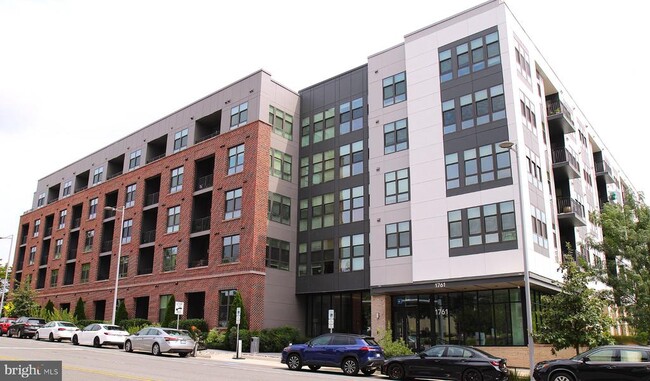 Building Photo - 1761 Old Meadow Rd Unit 119