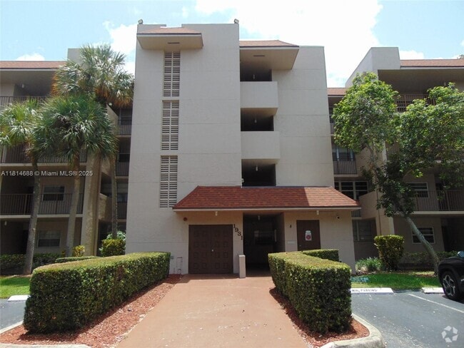 Building Photo - 1931 Sabal Palm Dr Unit 205 Rental