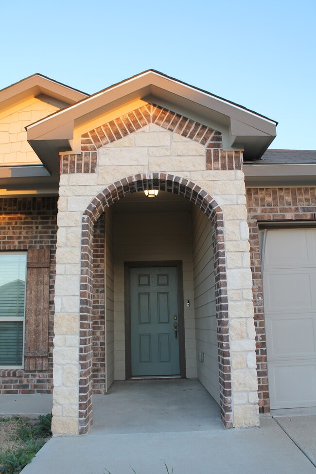 Welcome in. - 1027 Aurora Grove Bnd