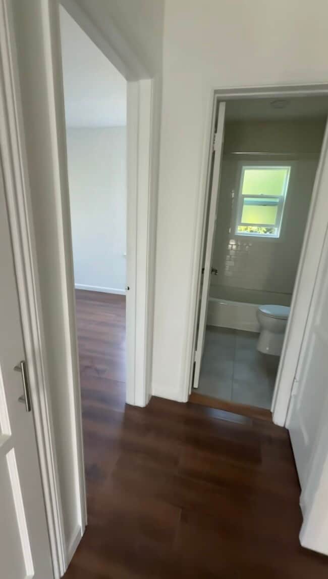 Hallway - 636 W Queen St Unit Apt C