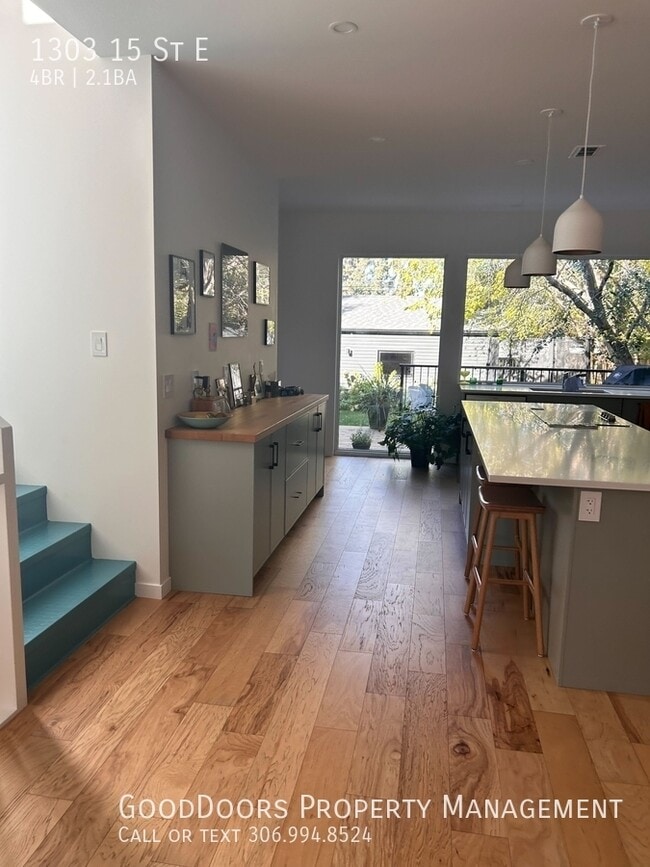 Photo - 1303-1315 15 St E