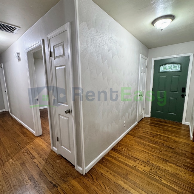 Photo - 108 Howard Rd