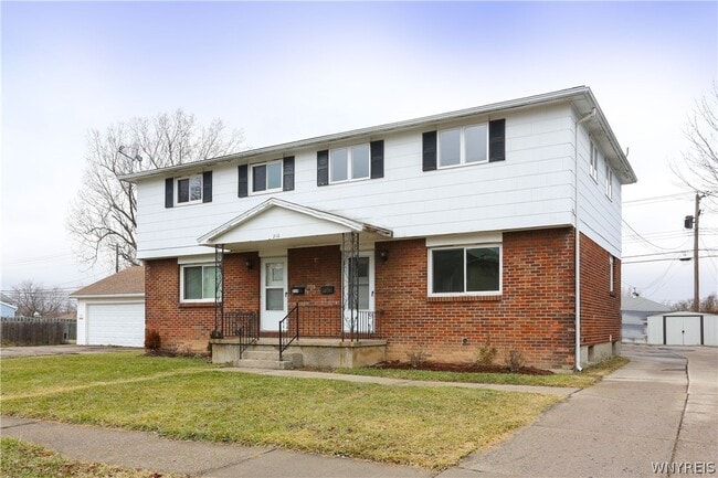 Building Photo - 210 Meadowlawn Rd