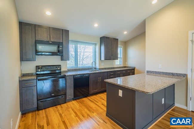 Building Photo - 630 Park St Unit L Rental