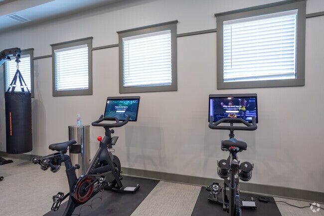 24-Hour State-of-the-Art Fitness Studio - The Nixon Apartments