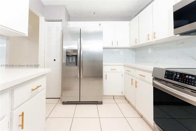Building Photo - 452 SW 2nd St Unit 13 Rental