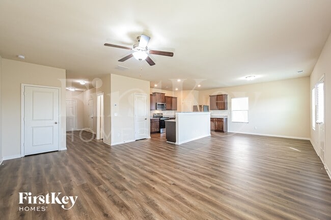 Photo - 323 Darling Ln