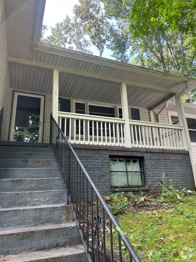 Building Photo - Location, Location! Rental