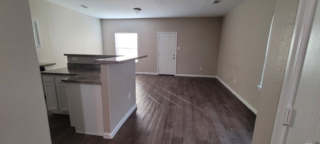 Photo - 8110 Woodward St