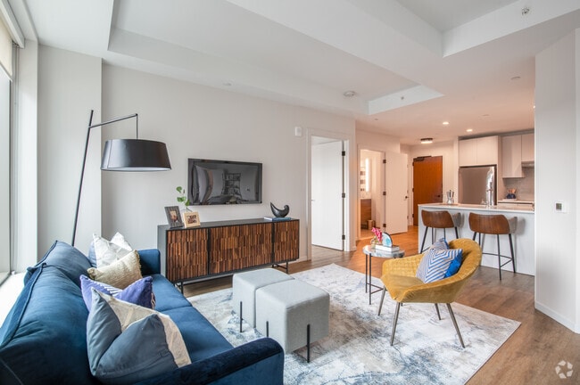 2BR, 2BA - 838SF