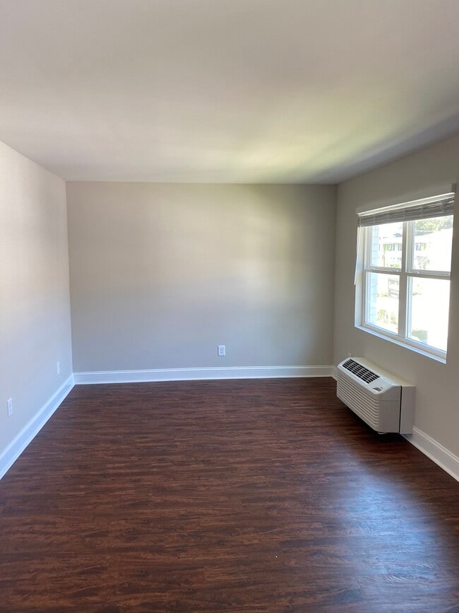 Photo - 969 Forest Ave