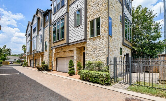 Photo - 818 Yale St