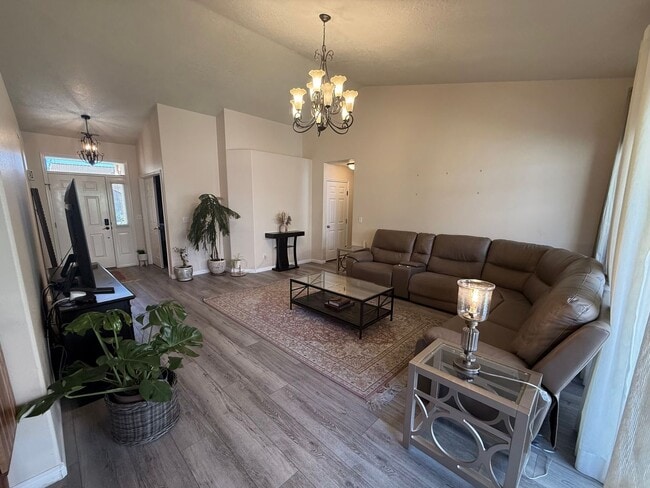 Building Photo - Charming 3-Bedroom Home with Spacious Layout