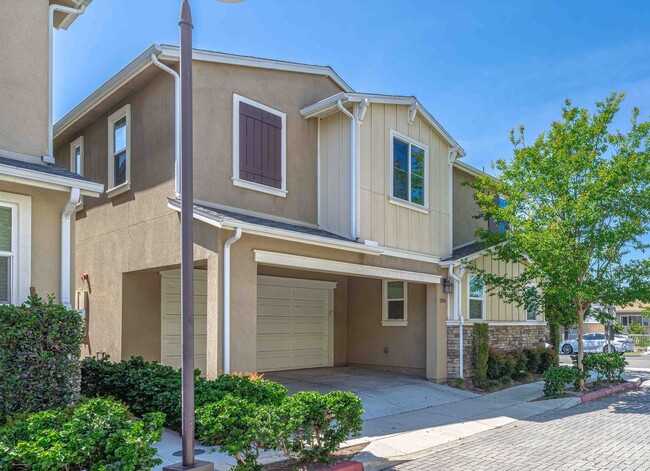 Building Photo - Modern, Move-In Ready Home with Attached 2-Car Garage