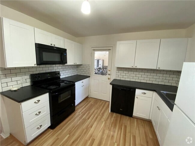 Building Photo - 8311 Hathaway Dr Rental