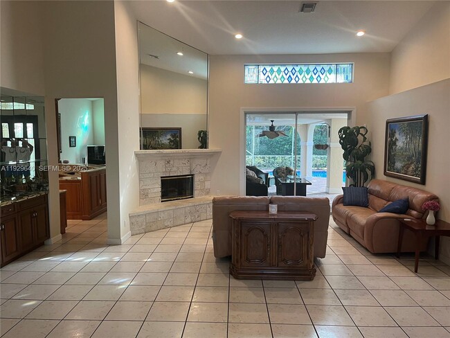 Photo - 123 Victorian Ln