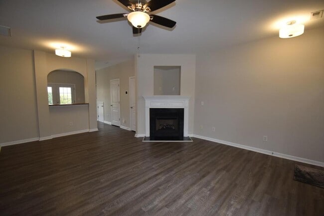 Photo - 1077 Woodglen Ln