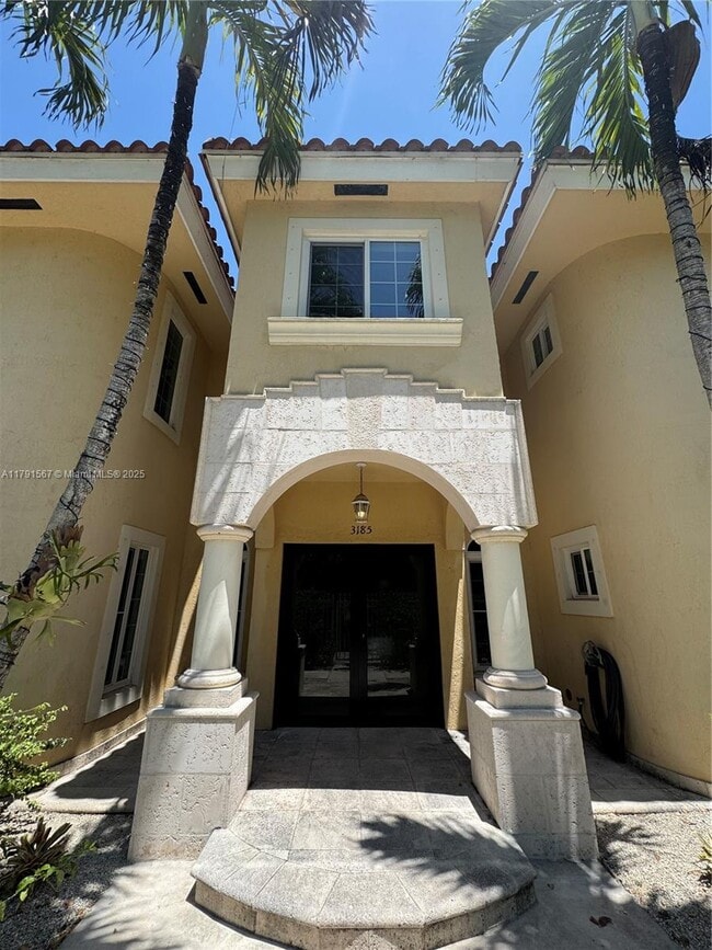 Photo - 3185 Washington St