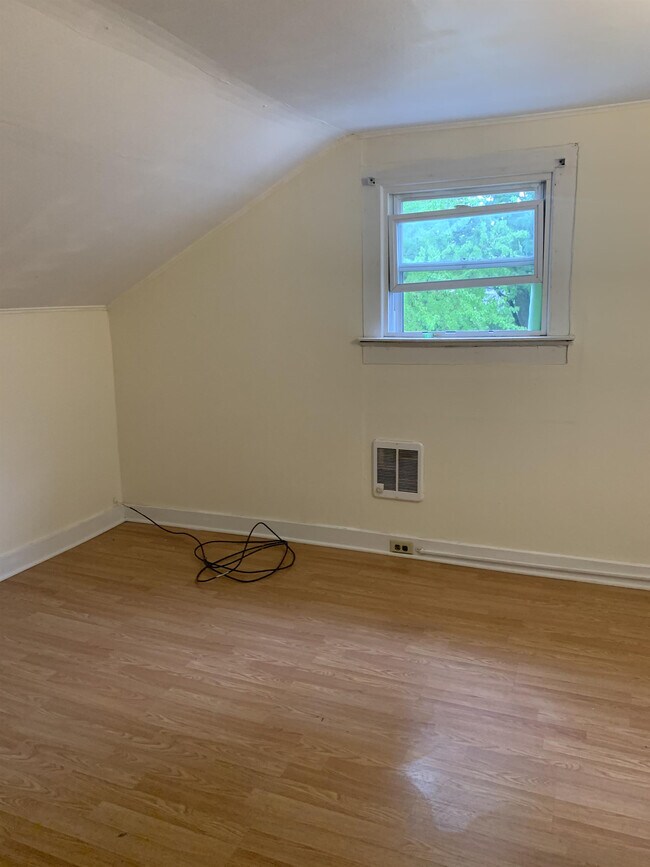 Photo - 194 W 8th St
