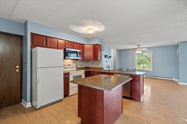 Photo - 708 Briar Hill Ln
