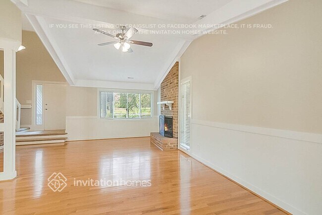 Photo - 911 Buckingham Rd